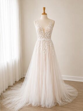 Pronovias Sheer Lace Appliqué Bridal Gown size 10